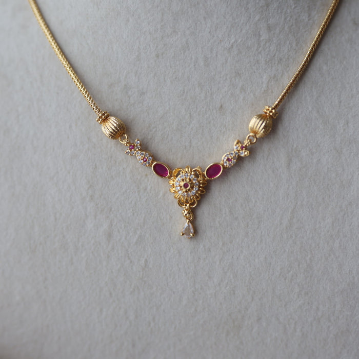 Heritage gold plated ruby white stone short necklace H9927