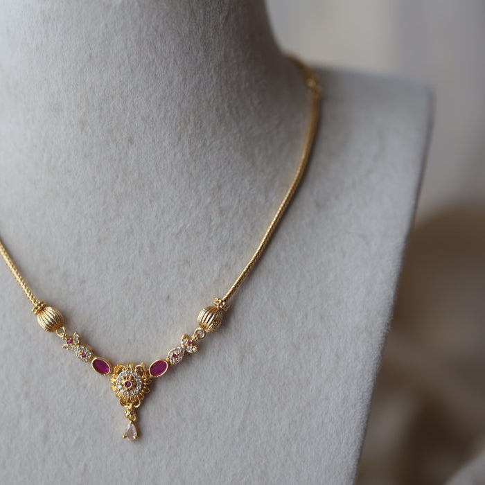 Heritage gold plated ruby white stone short necklace H9927