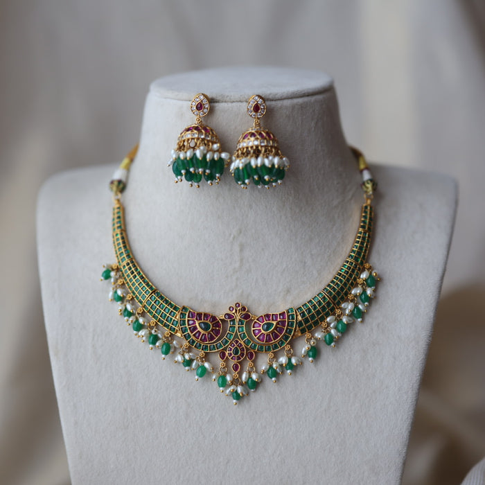 Antique green bead short necklace with earrings AG1176