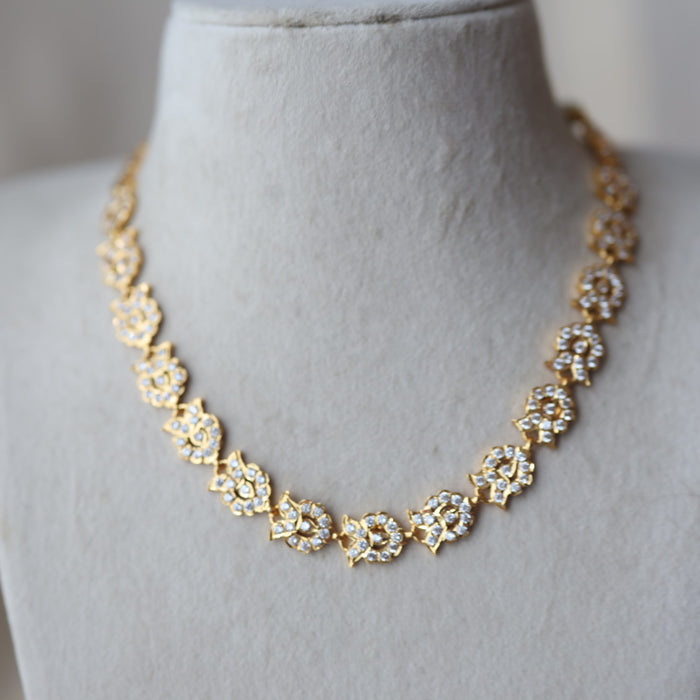 Heritage gold plated white stone short necklace H927