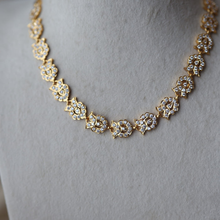 Heritage gold plated white stone short necklace H927
