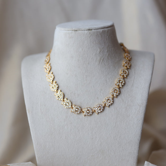 Heritage gold plated white stone short necklace H927