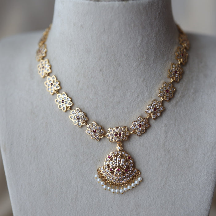 Heritage gold plated ruby white stone short necklace H837