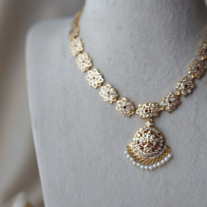 Heritage gold plated ruby white stone short necklace H837