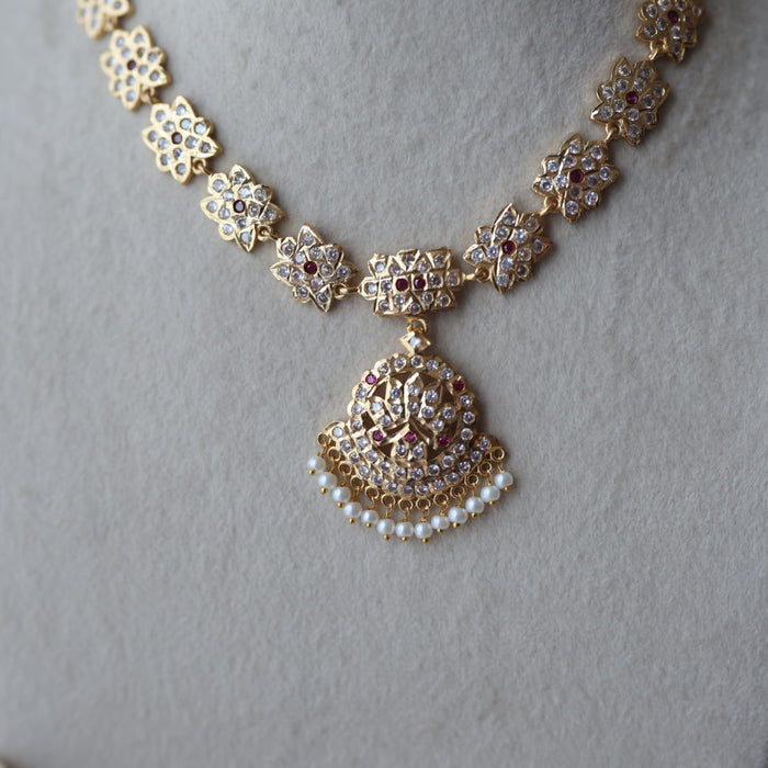 Heritage gold plated ruby white stone short necklace H837