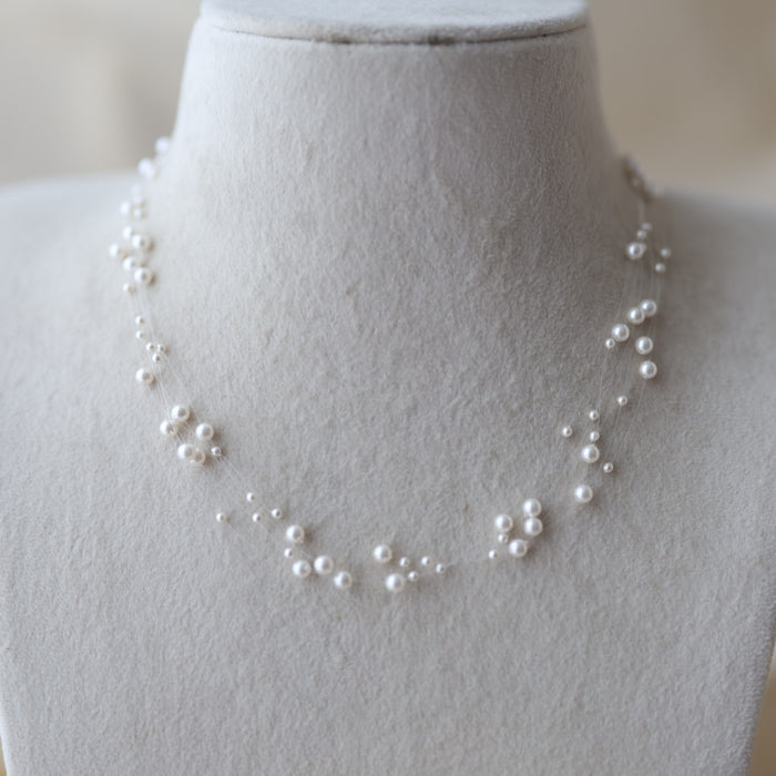 Invisible white pearl layer short necklace IN2380