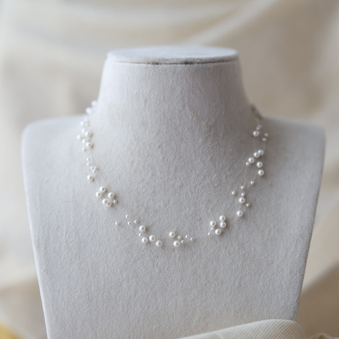 Invisible white pearl layer short necklace IN2380