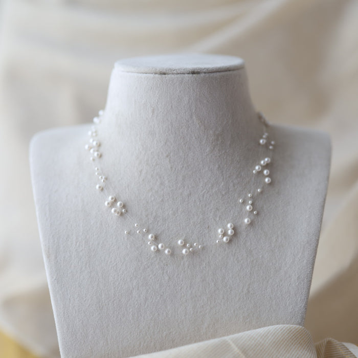 Invisible white pearl layer short necklace IN2380