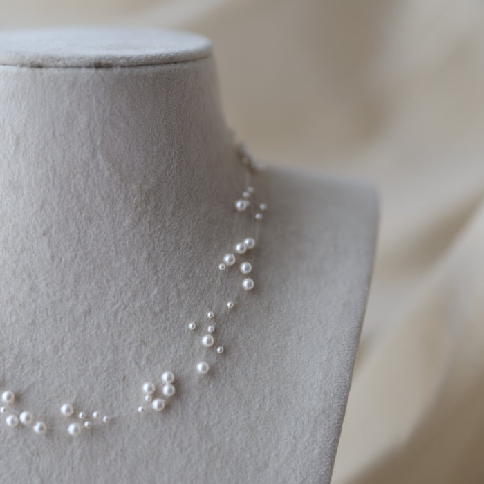 Invisible white pearl layer short necklace IN2380