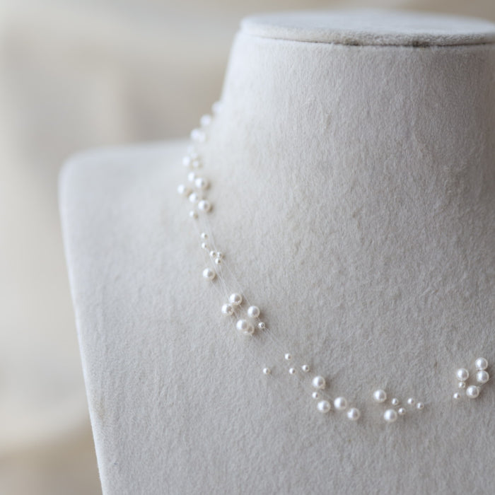 Invisible white pearl layer short necklace IN2380