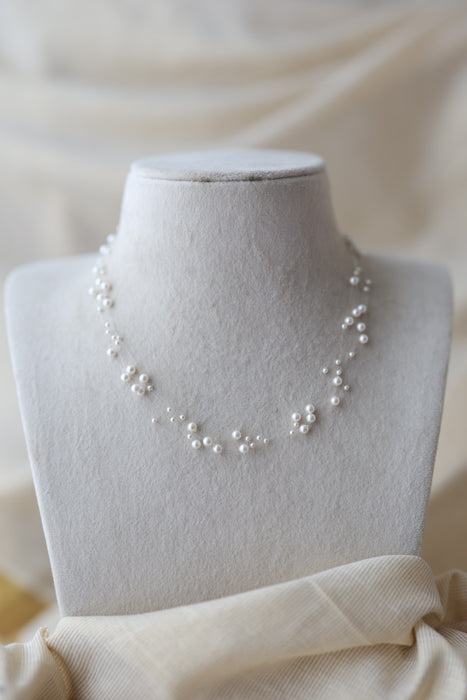 Invisible white pearl layer short necklace IN2380