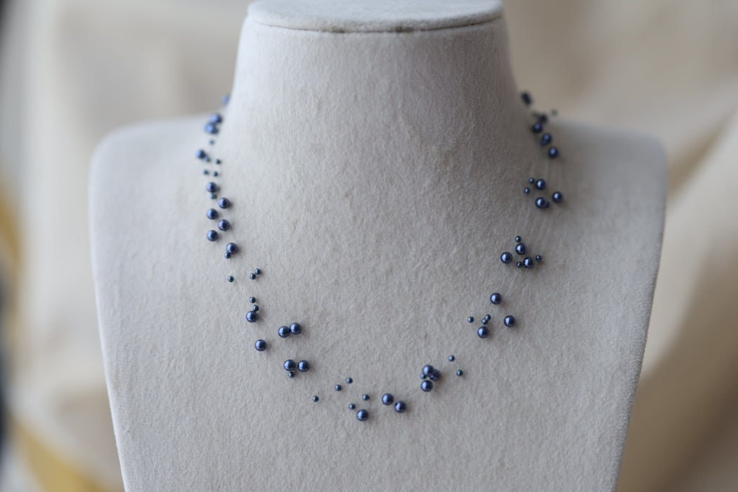 Invisible blue pearl layer short necklace IN1900