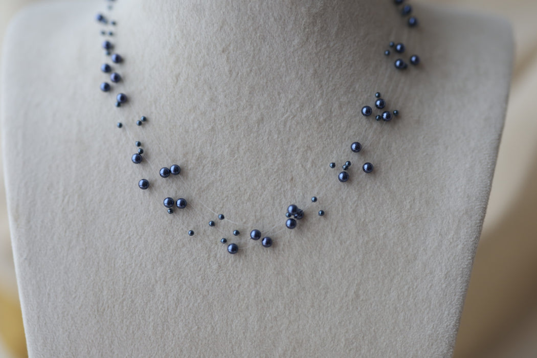 Invisible blue pearl layer short necklace IN1900