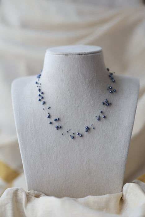 Invisible blue pearl layer short necklace IN1900