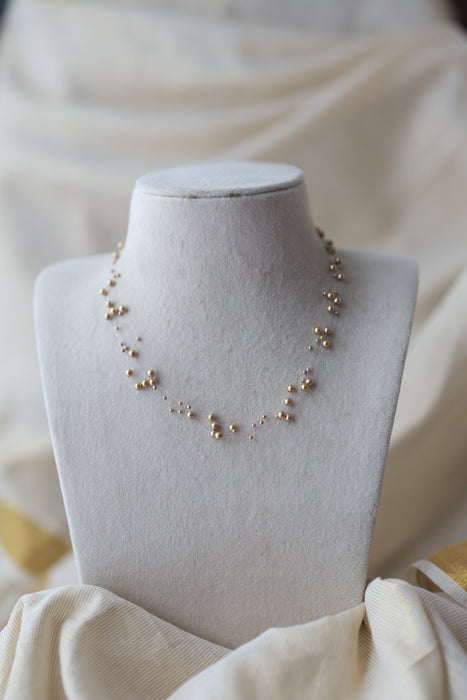Invisible cream pearl layer short necklace IN1633