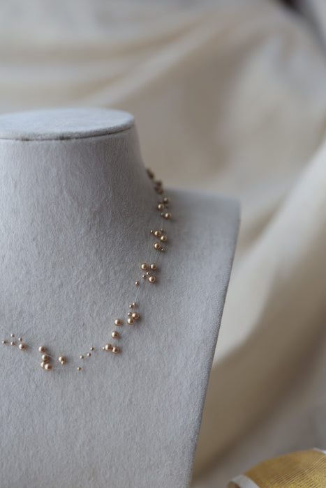 Invisible cream pearl layer short necklace IN1633