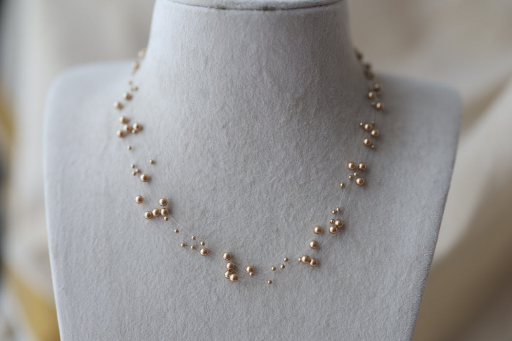 Invisible cream pearl layer short necklace IN1633