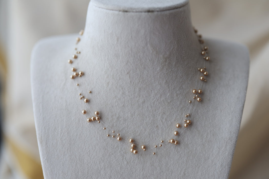 Invisible cream pearl layer short necklace IN1633