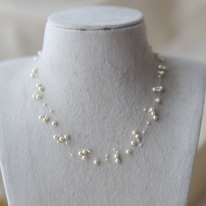 Invisible white pearl layer short necklace IN523