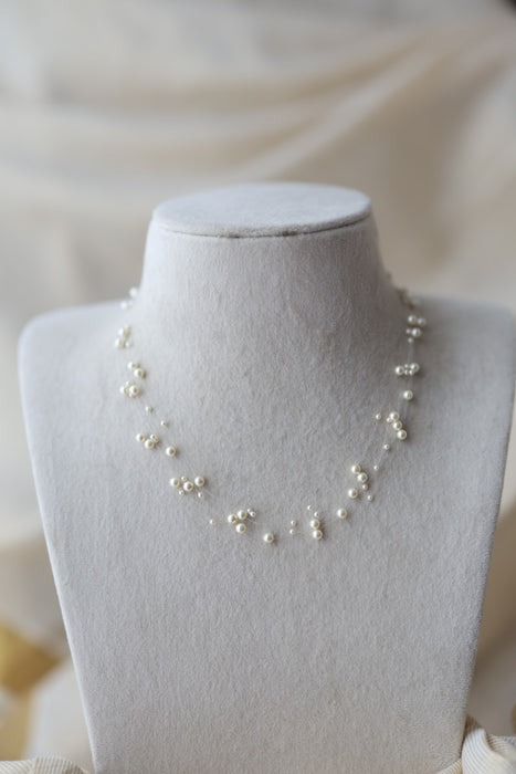 Invisible white pearl layer short necklace IN523