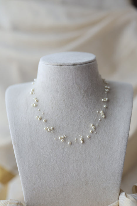 Invisible white pearl layer short necklace IN523