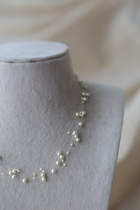 Invisible white pearl layer short necklace IN523