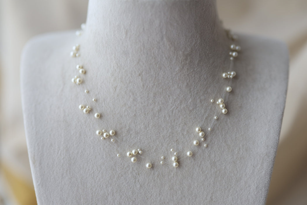 Invisible white pearl layer short necklace IN523