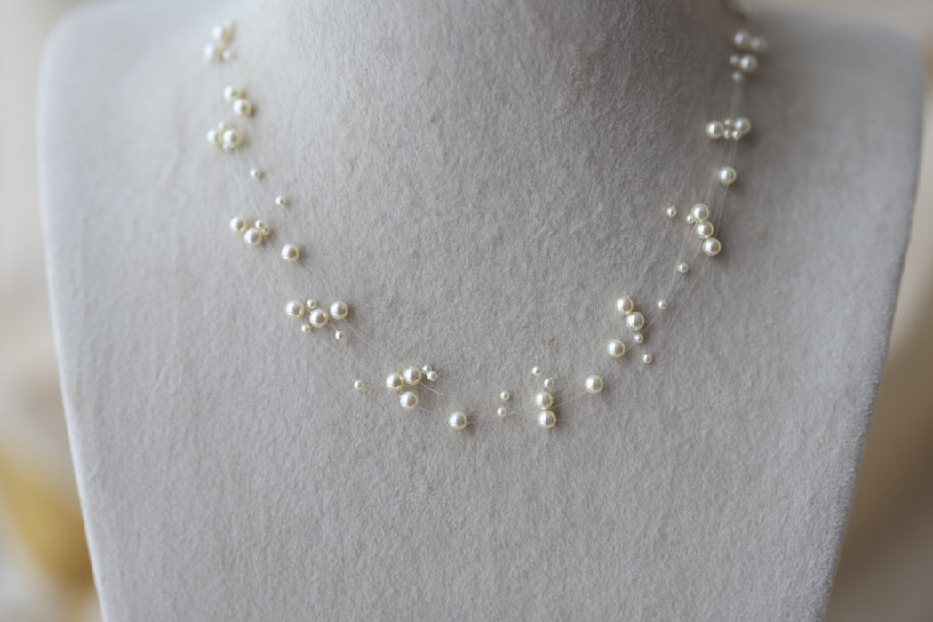 Invisible white pearl layer short necklace IN523
