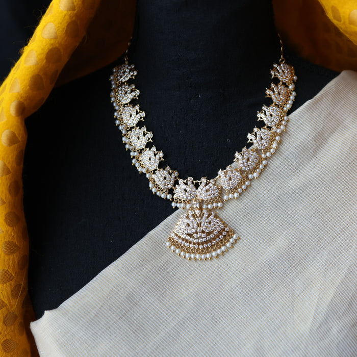 Heritage gold plated white stone short necklace H3531