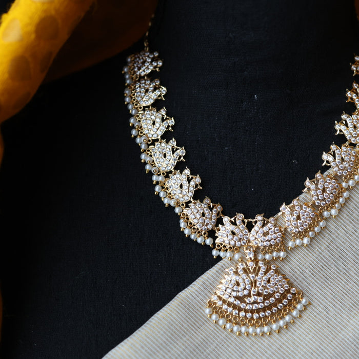 Heritage gold plated white stone short necklace H3531