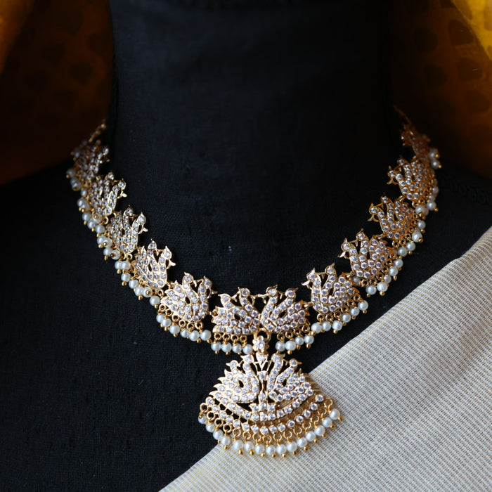 Heritage gold plated white stone short necklace H3531