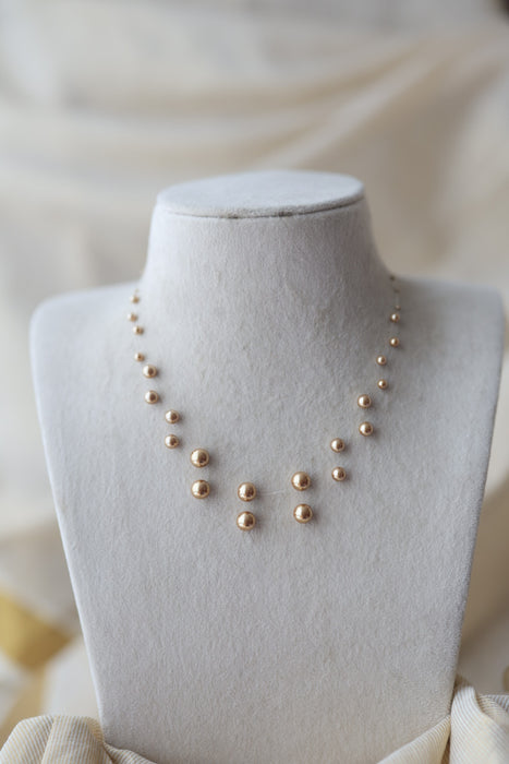 Invisible cream pearl layer short necklace IN1832