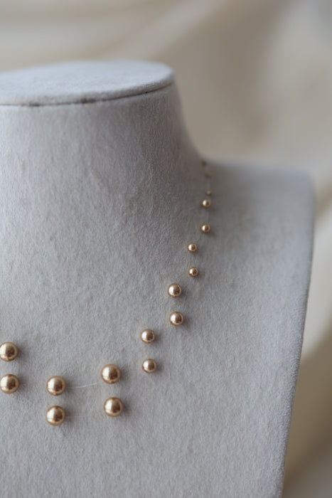 Invisible cream pearl layer short necklace IN1832