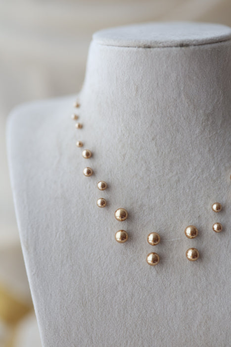 Invisible cream pearl layer short necklace IN1832