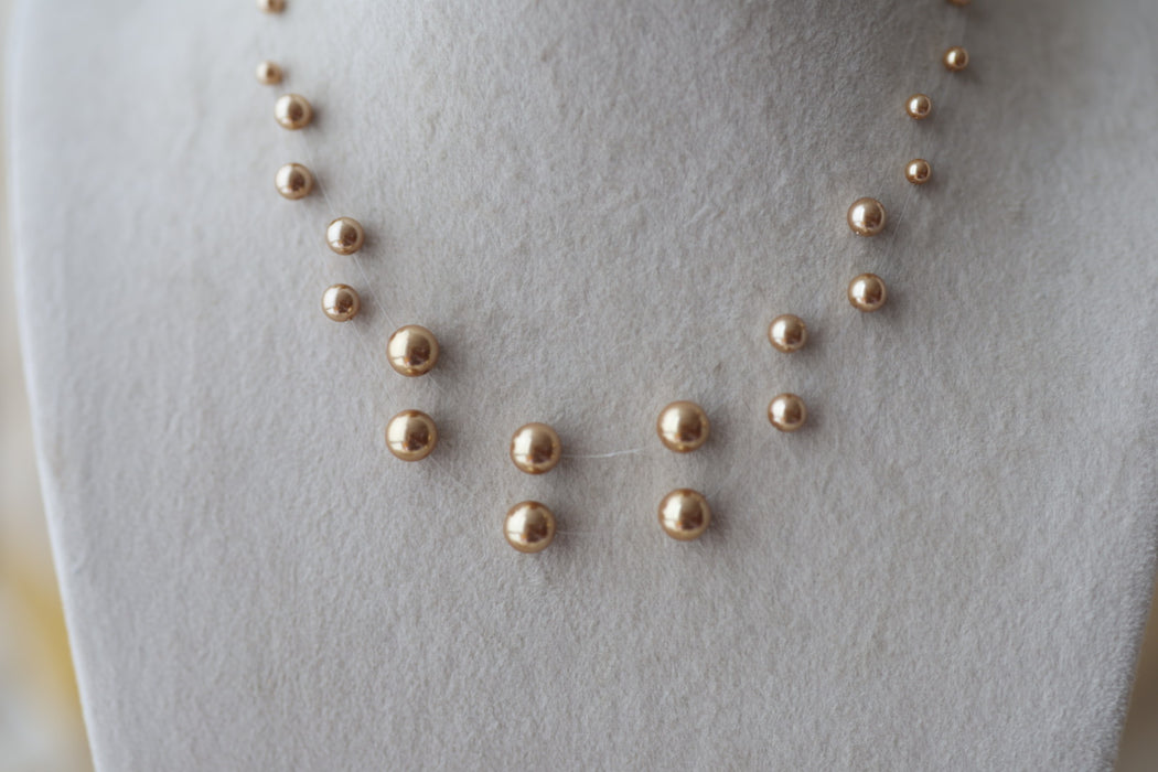 Invisible cream pearl layer short necklace IN1832
