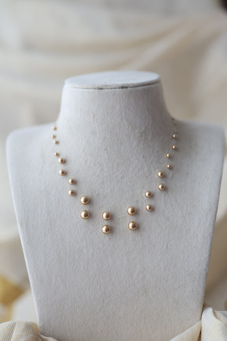 Invisible cream pearl layer short necklace IN1832