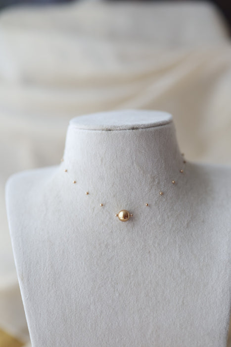 Invisible cream pearl layer short necklace IN722