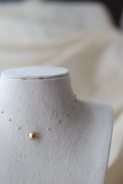 Invisible cream pearl layer short necklace IN722