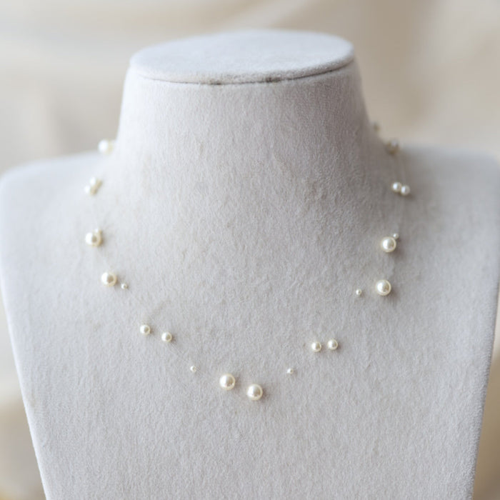 Invisible cream pearl layer short necklace IN1839