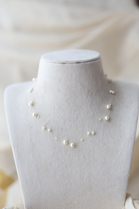 Invisible cream pearl layer short necklace IN1839