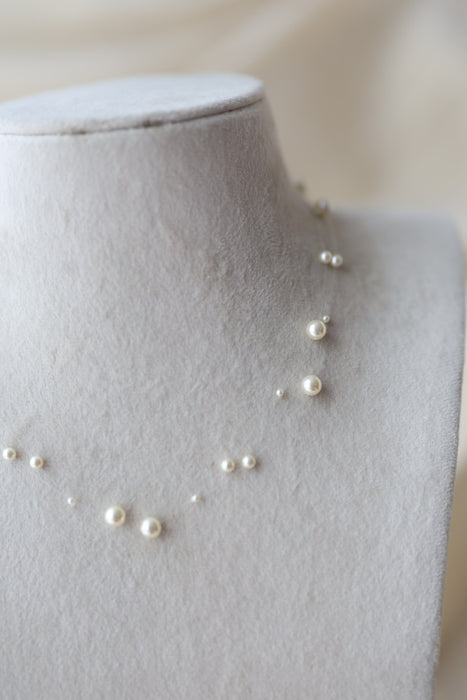 Invisible cream pearl layer short necklace IN1839
