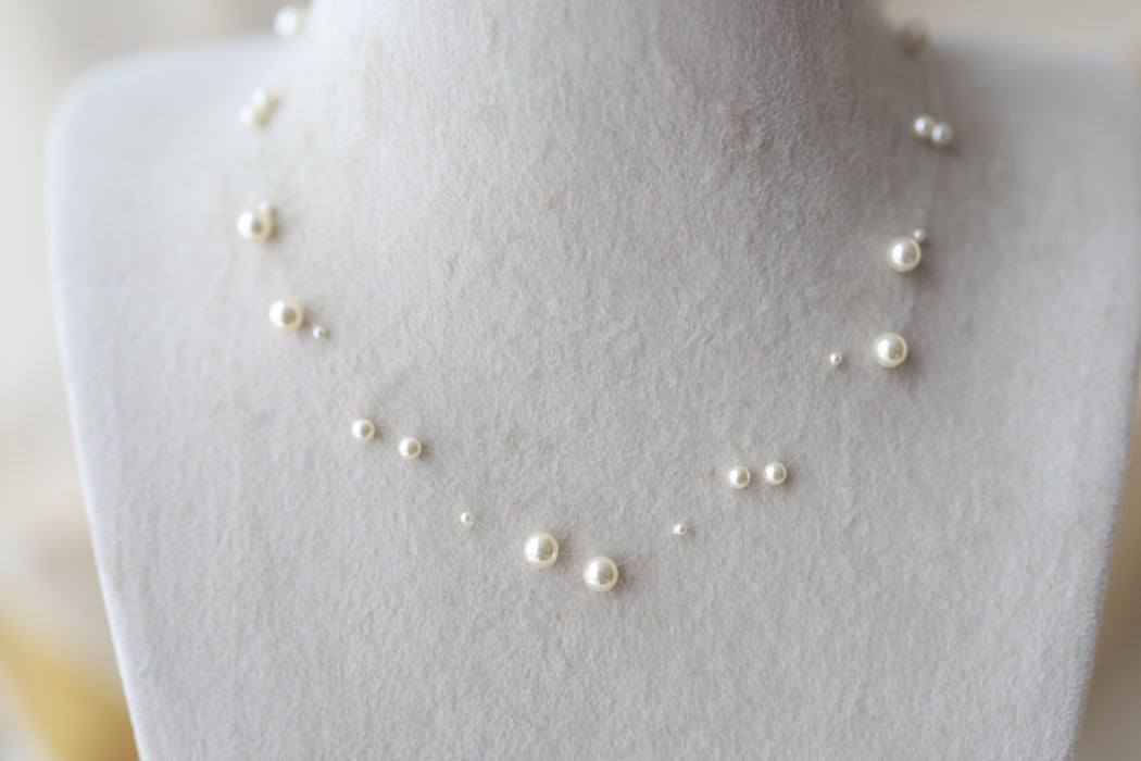 Invisible cream pearl layer short necklace IN1839