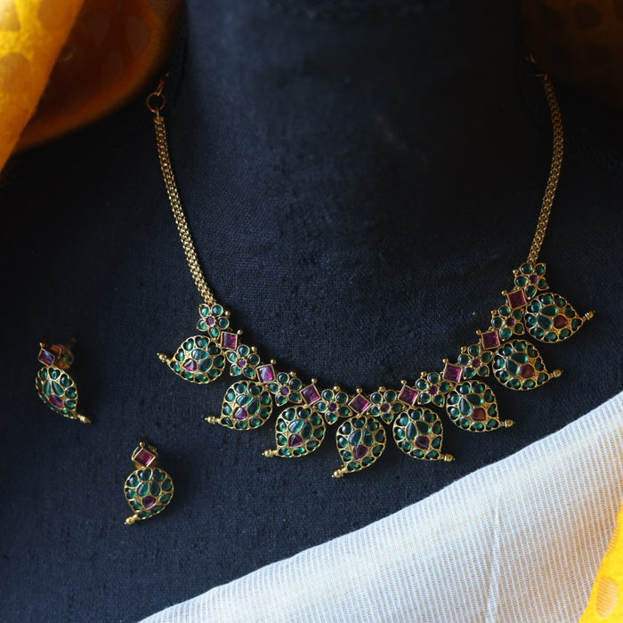 Antique green stone short necklace with earrings AG578