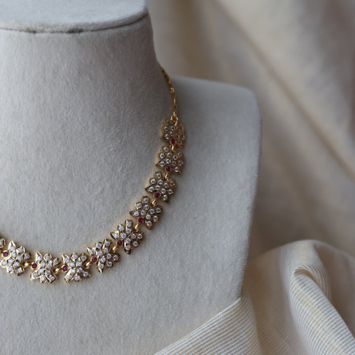 Heritage gold plated white stone short necklace H7394