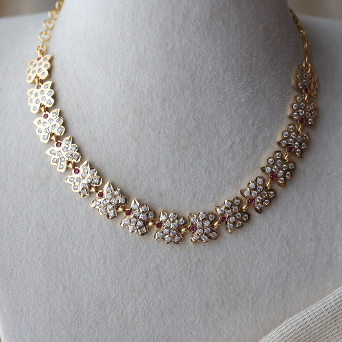 Heritage gold plated white stone short necklace H7394