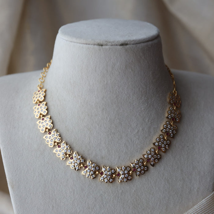 Heritage gold plated white stone short necklace H7394