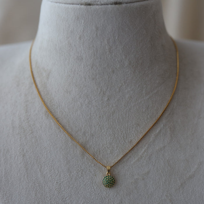 Heritage gold plated green stone pendant chain HC0123