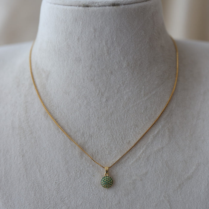 Heritage gold plated green stone pendant chain HC0123