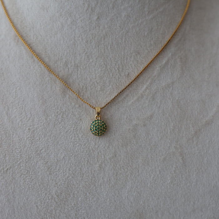 Heritage gold plated green stone pendant chain HC0123
