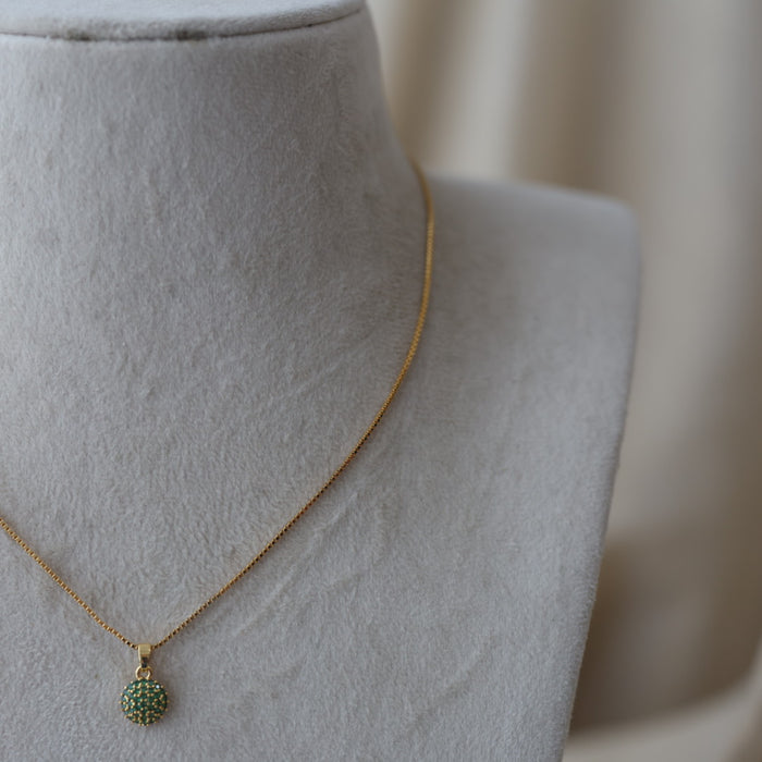 Heritage gold plated green stone pendant chain HC0123